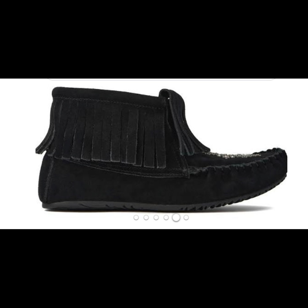 Black mini moccasin manitobah